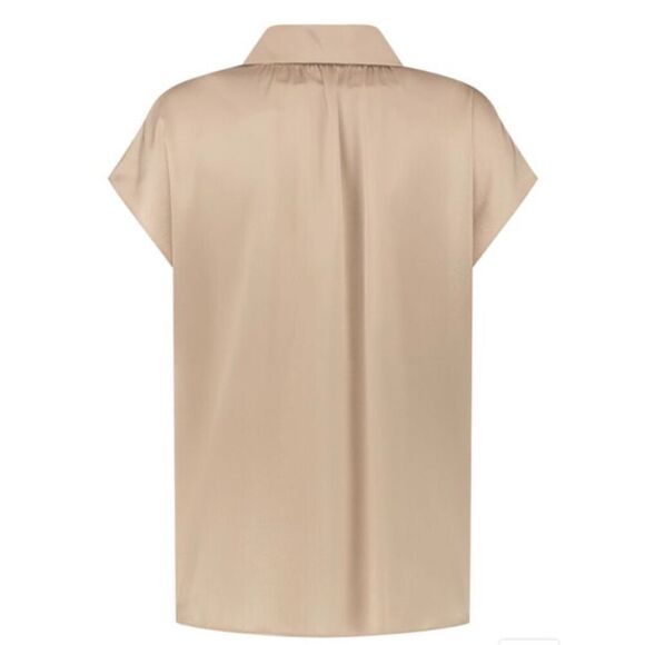 NWT  VINCE XL SILK BLOUSE BUTTON UP CAP SLEEVE COLLAR RUCHED- BACK - Picture 2 of 6